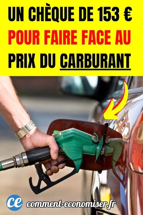 un homme met de l'essence dans sa voiture