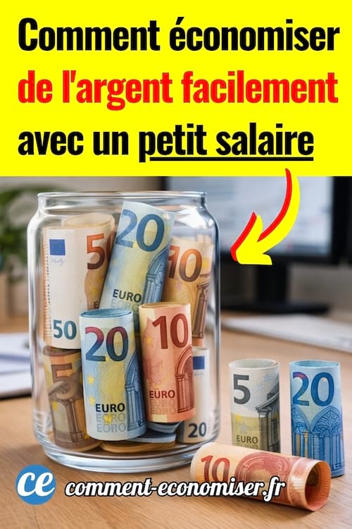 Une personne qui économise de l'argent dans un bocal en verre avec des billets