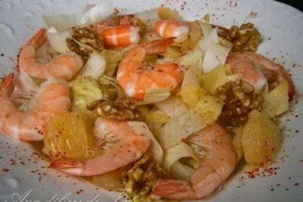 Salade d'endives, crevettes, pamplemousse et avocat