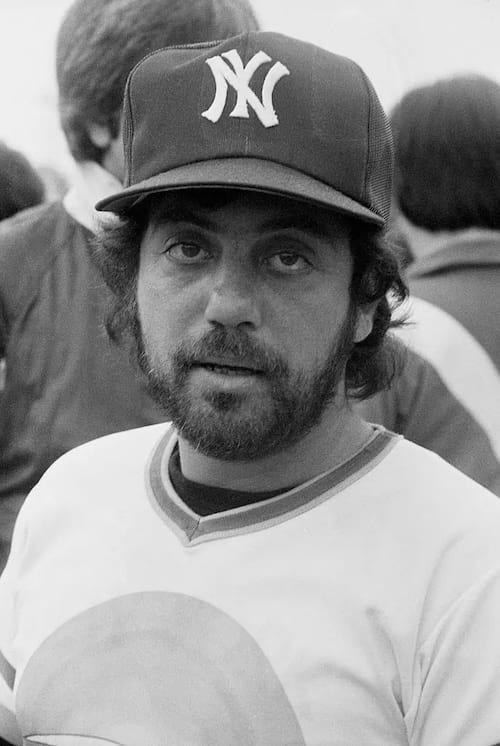 portrait de billy joel adulte portant une casquette