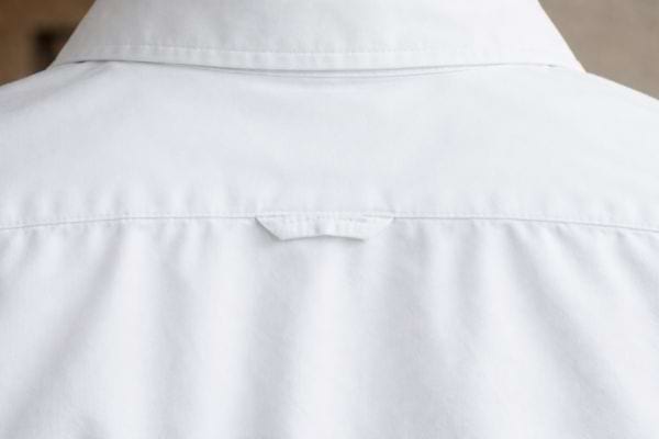 chemise avec boucle dans le dos