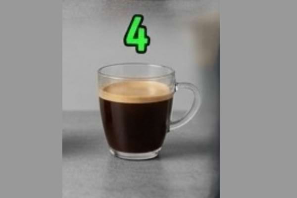 tasse transparente avec du café test personnalité