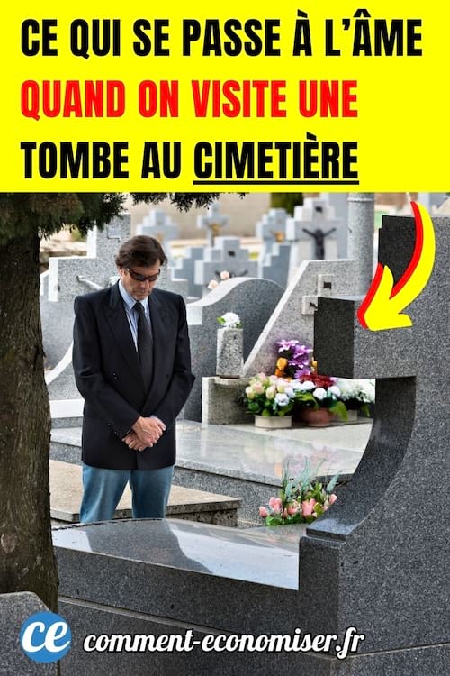 un homme se recueille devant une tombe au cimeti&egrave;re