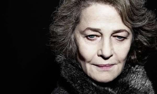 portrait de charlotte rampling âgée
