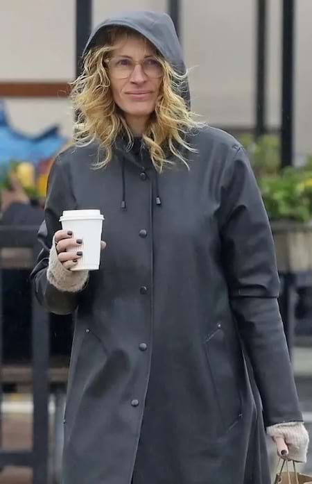 Julia Roberts sans maquillage en imperméable