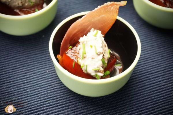 Verrine pastèque, fromage frais et jambon cru pour apéritif dinatoire estival