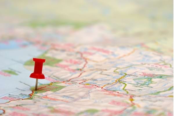 Un poin&ccedil;on sur une carte
