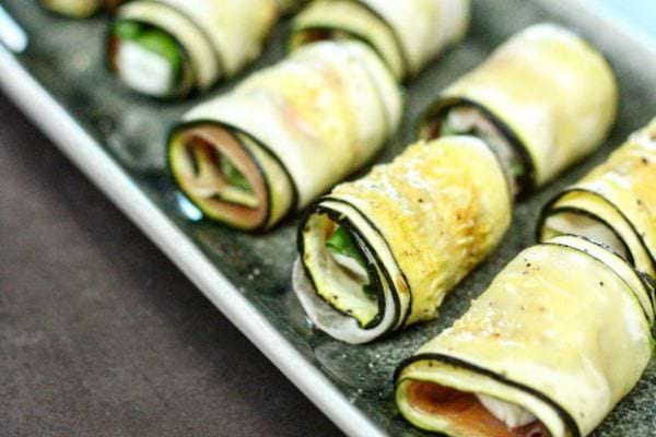 Roulés de courgette au fromage frais pour apéro d'été fraîche et originale