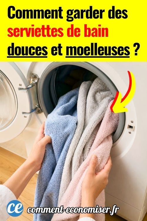 Mains sortant des serviettes propres d&rsquo;un s&egrave;che-linge ouvert
