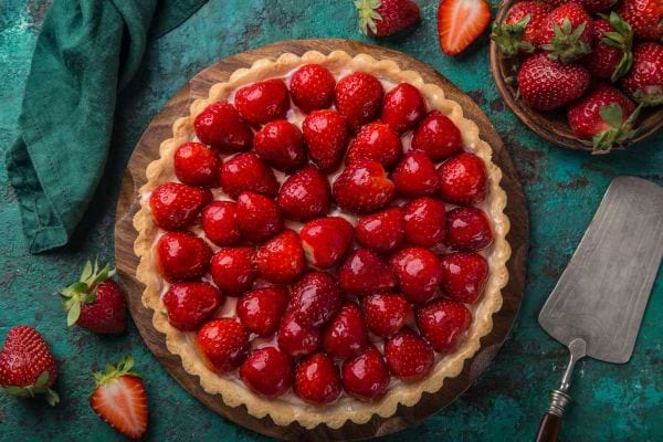 une belle tarte aux fraises brillante