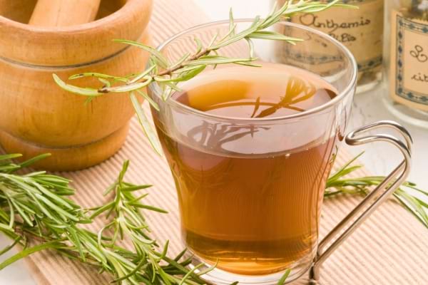 Une infusion au romarin et &agrave; la pomme