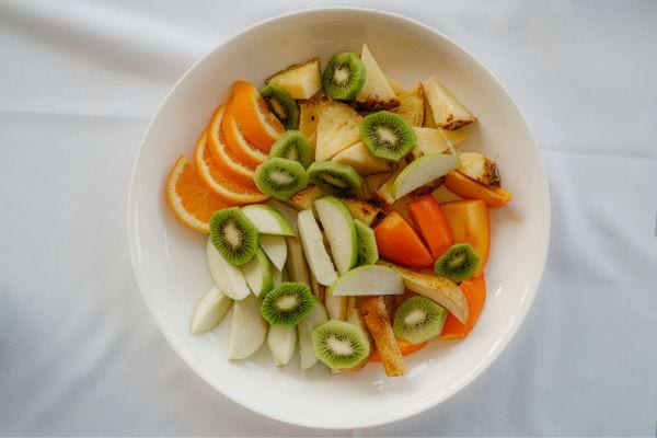 assiette de kiwis et oranges