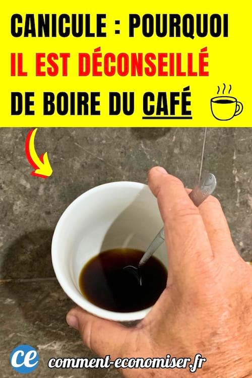 un homme tient une tasse de caf&eacute; &agrave; moiti&eacute; vide