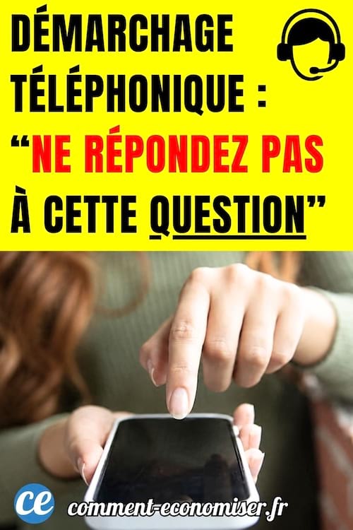 une femmme s'apprête à raccrocher sur son smartphone