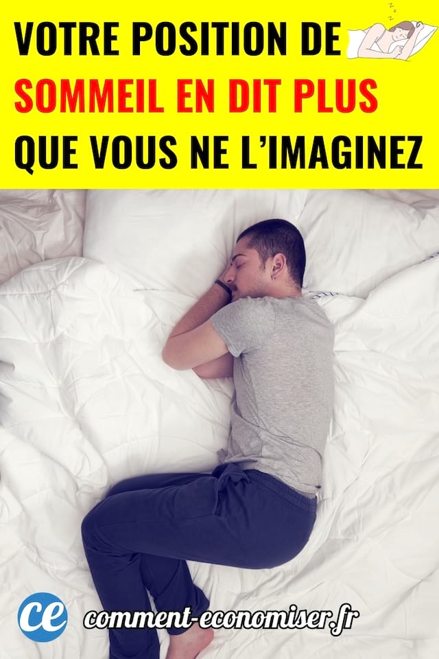 Un homme qui dort sur le côté
