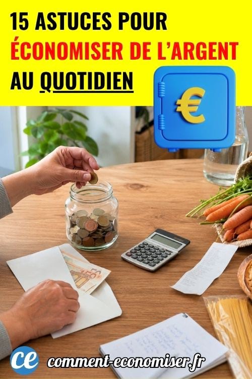 Main déposant une pièce dans un bocal, avec calculatrice et courses pour économiser au quotidien.