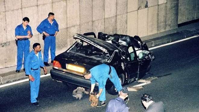 La voiture Mercedes de la princsse Lady Diana accident&eacute;e
