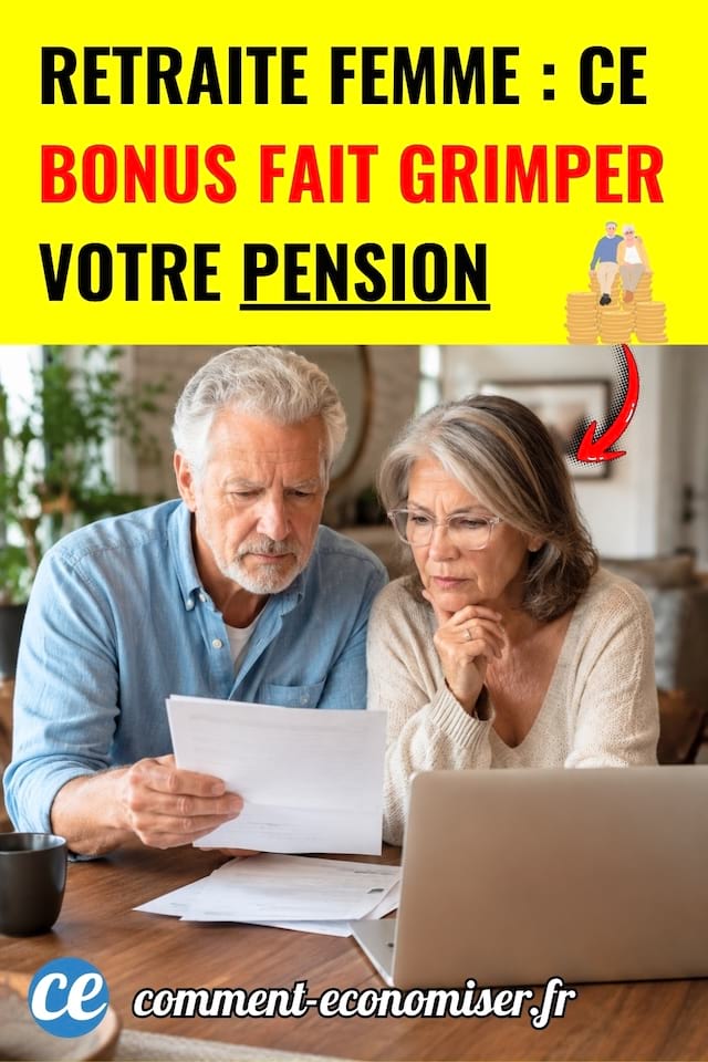 Une femme et un homme regarde des documents administratifs de pension