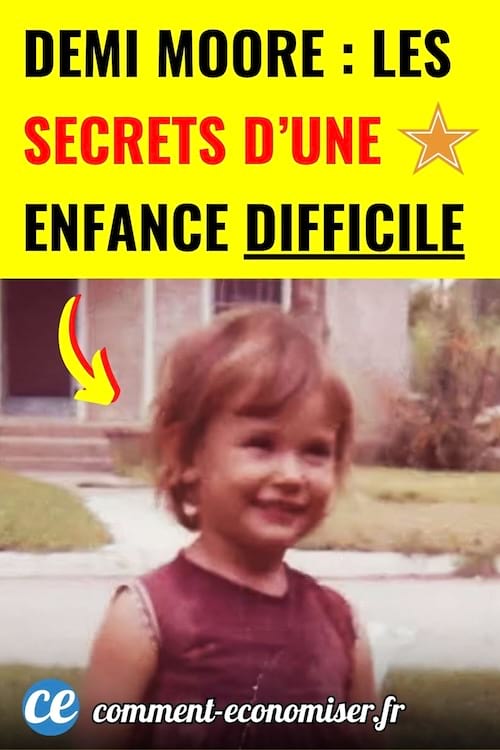Demi Moore souriante enfant devant une maison