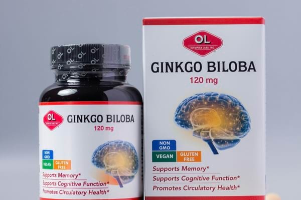 Flacon et boîte de complément alimentaire à base de ginkgo biloba.