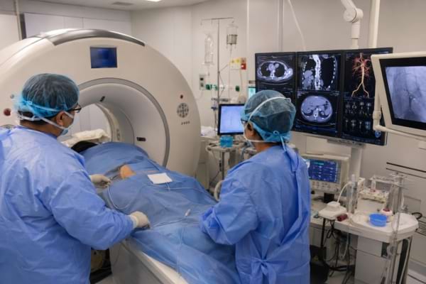 DEs médecins en opération autour d'un IRM