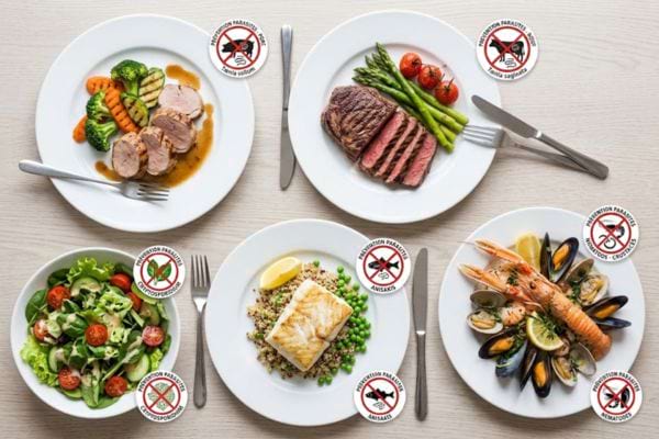 assiette d'aliments qui peuvent contenir des parasites