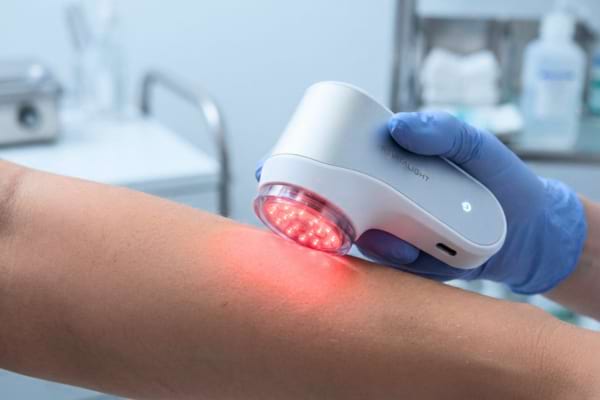 un dispositif médical portatif innovant émettant une douce lumière LED rouge