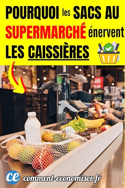 Un sac de course au supermarché sur le tapis de la caissière