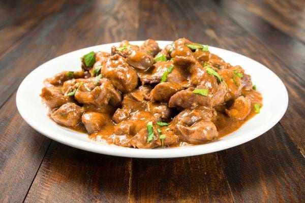 assiette de gésiers cuisinés en sauce : comment cuisiner les gésiers