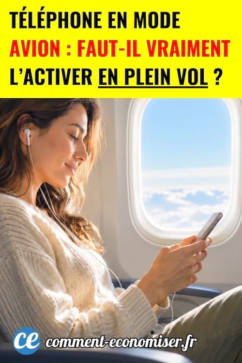 Une femme en avion qui regarde son smartphone