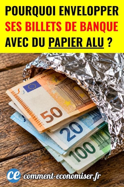 Des billets de banque entourés par du papier aluminium