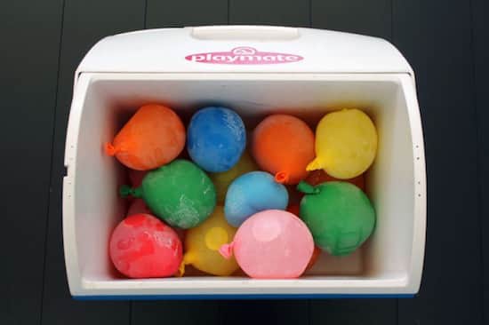 On peut aussi utiliser de simples ballons en latex pour remplacer les pains de glace.
