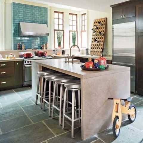 cuisine carrel&eacute;e bleue moderne