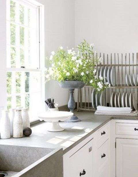 cuisine ancien moderne blanche et b&eacute;ton