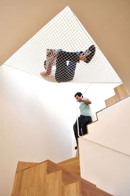 Intérieur design comment occuper espace au dessus escalier avec hamac