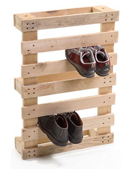 un rangement pour les chaussures en palettes