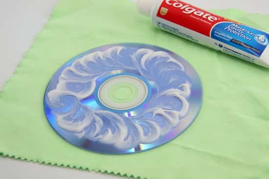réparer un cd ou dvd avec du dentifrice