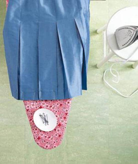 Pour repasser les plis d'une jupe, utilisez des épingles à cheveux.