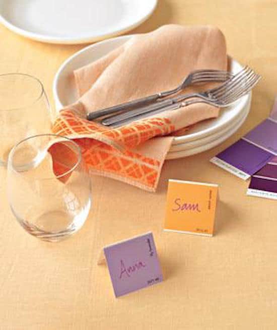 Utilisez un nuancier pour faire vos cartons de table.
