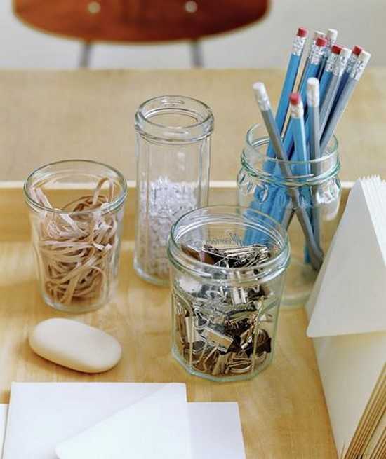 organiser son bureau avec des bocaux en verre