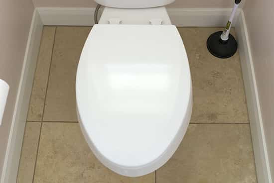 comment nettoyer complètement les toilettes en profondeur