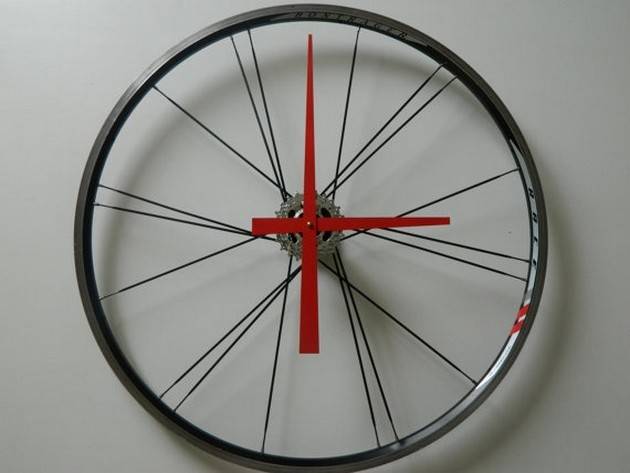 recycler une roue en une horloge
