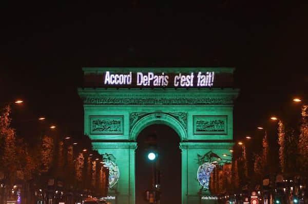 Accord de paris sur arc de triomphe
