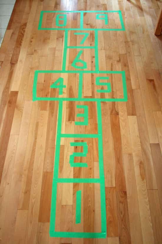 une marelle pour jouer à l'intérieur