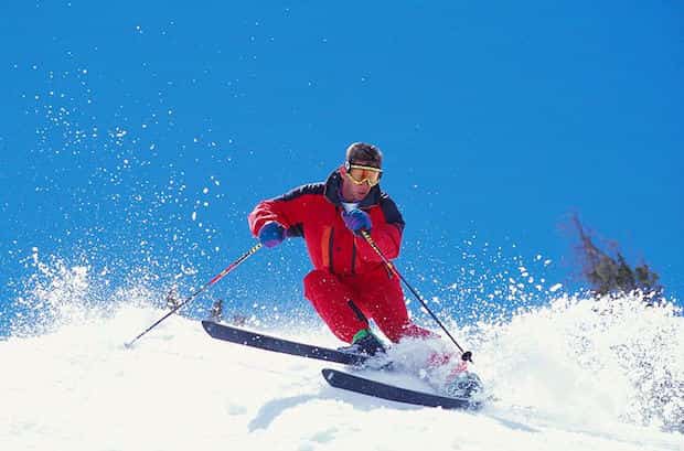 Apprendre à faire du ski à la montagne