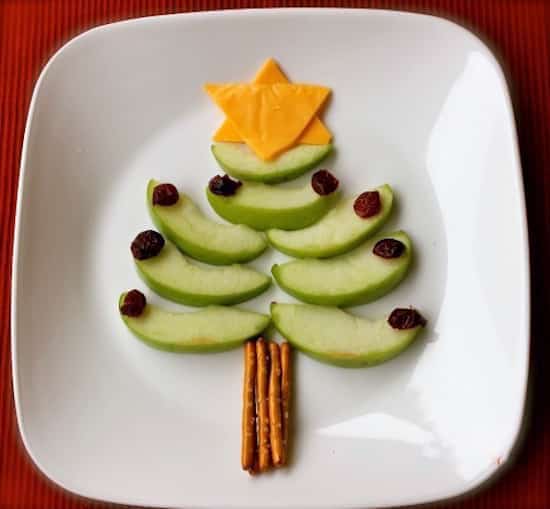 un arbre de noel des quartiers de pomme