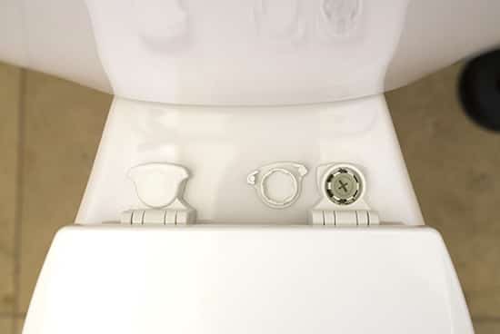 laver WC en profondeur et retirer les couvercles cache vis
