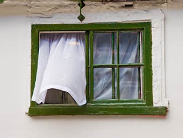 Pour rafraîchir votre maison, utilisez les courants d’air.