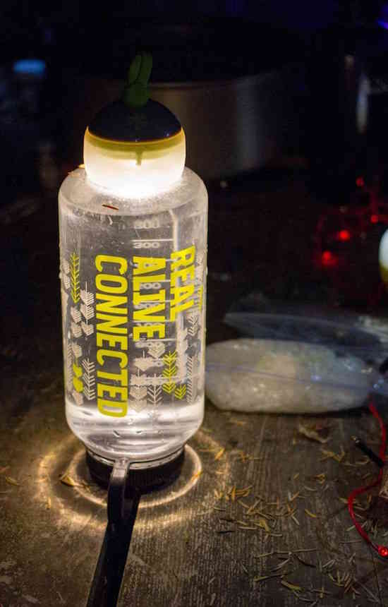 Comment faire pour créer une lumière d'ambiance quand on fait du camping ?