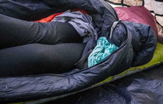 Comment faire pour se réchauffer les pieds lorsque l'on fait du camping ?